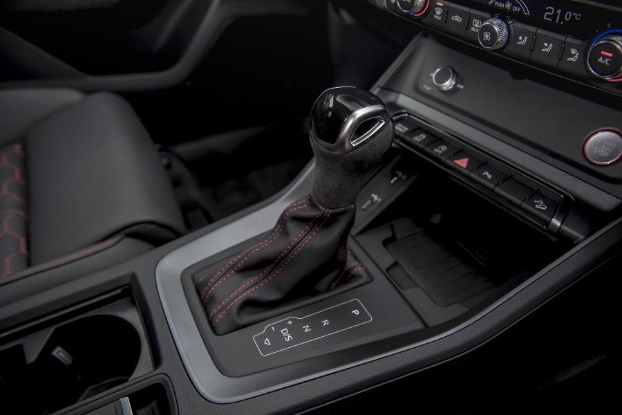 Детали экстерьера Audi RS Q3 2019 года  (UK) (фото 23 из 63)